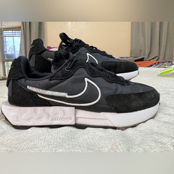 Nike Shoes - Nike Waffle Black & White Sneakers